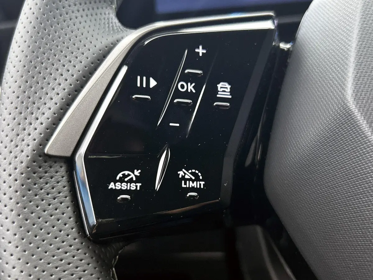 1.6 plug-in Hybrid 225pk GT Exclusive Automaat | Schuif-/Kanteldak | Elektrische Verstelb. Bestuurdersstoel | 360° Camera | Navigatie | Stoelverwarming Voor + Achter | Leder | Elektrische K