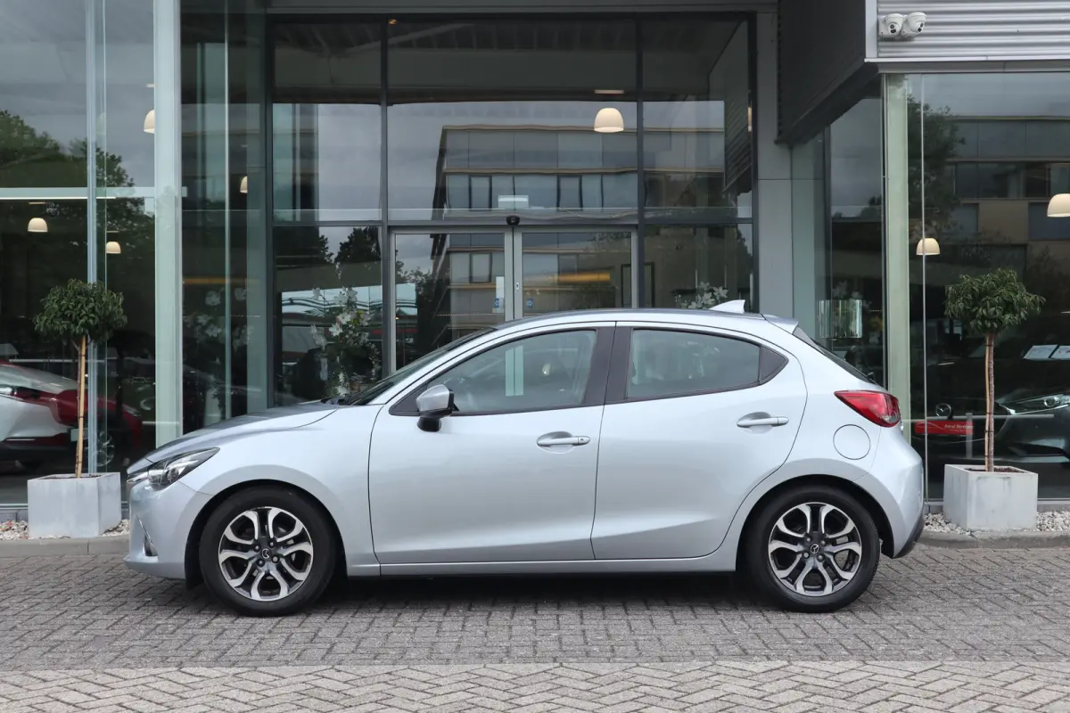 1.5 Skyactiv-G Dynamic+ Airco / Cruise / Navi / LM-Velgen / Audio