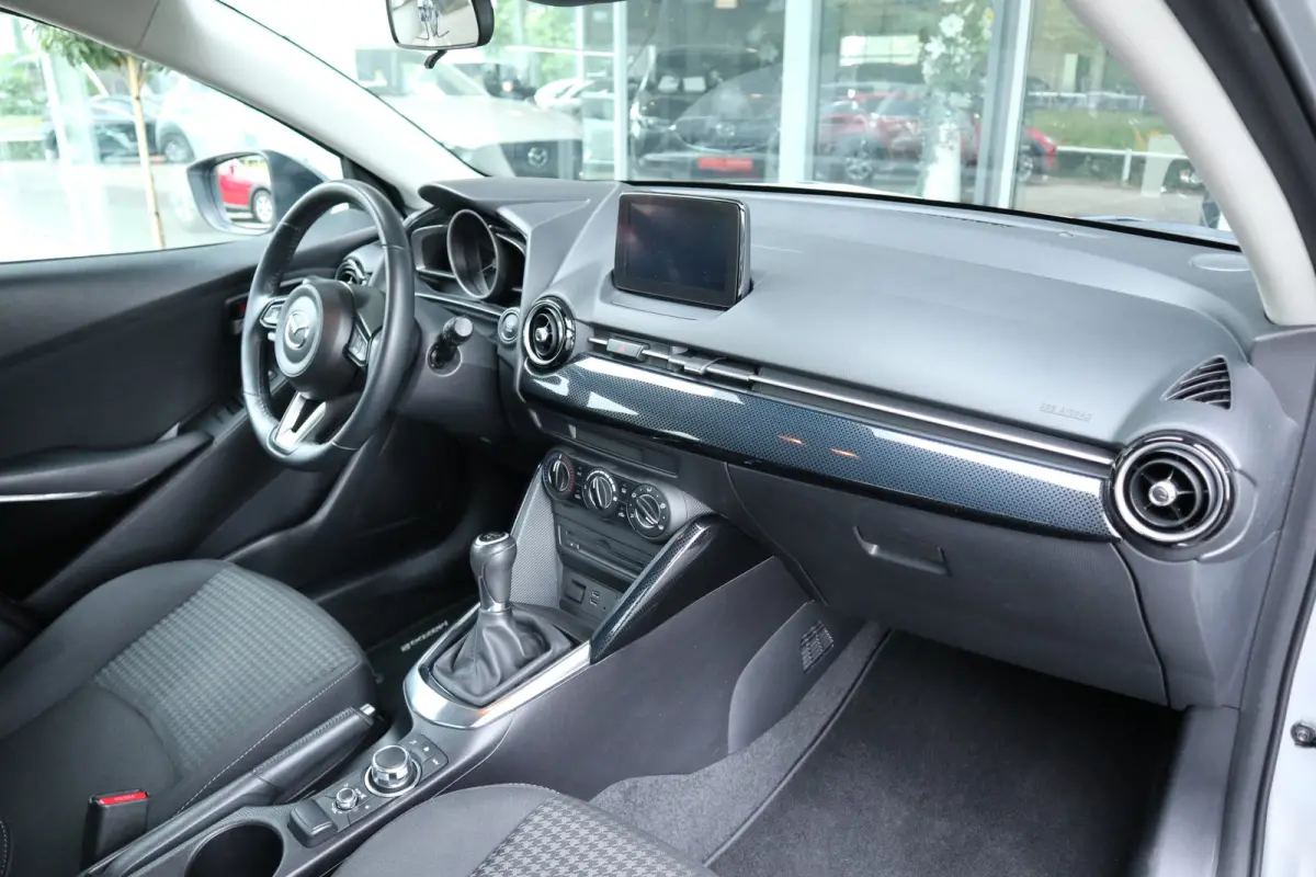 1.5 Skyactiv-G Dynamic+ Airco / Cruise / Navi / LM-Velgen / Audio