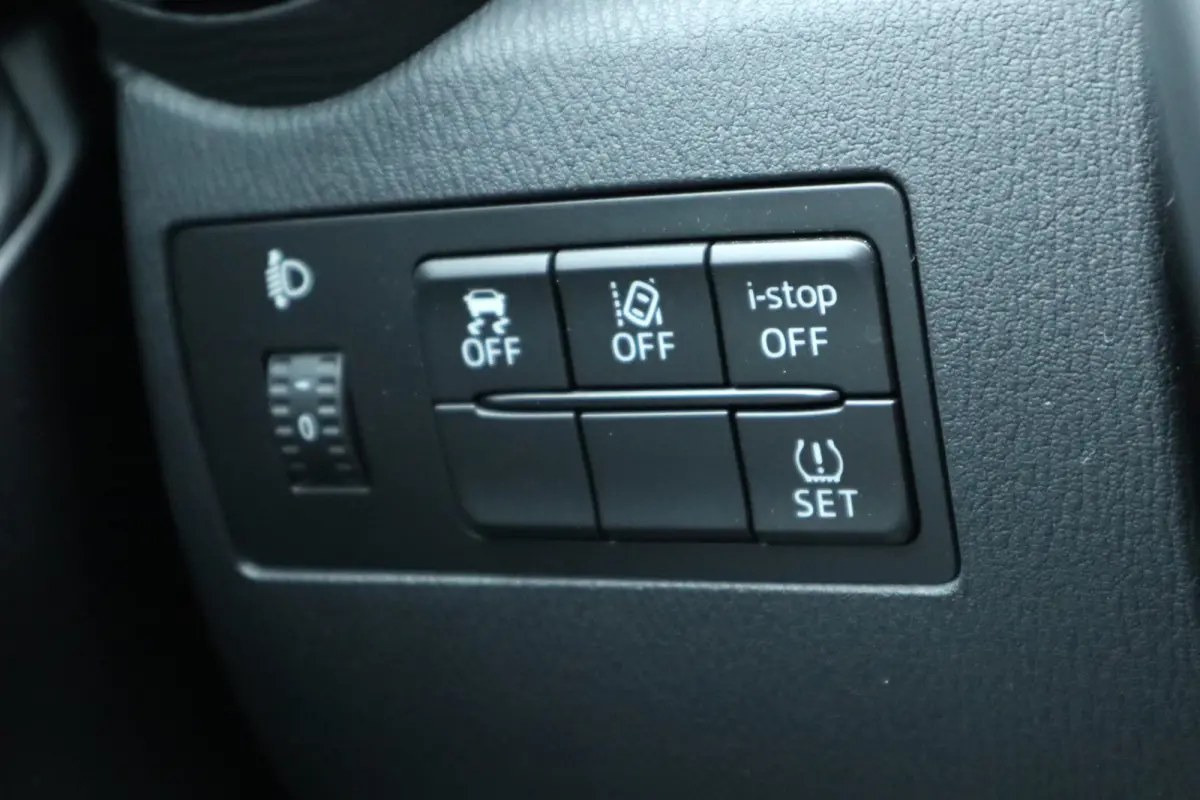 1.5 Skyactiv-G Dynamic+ Airco / Cruise / Navi / LM-Velgen / Audio