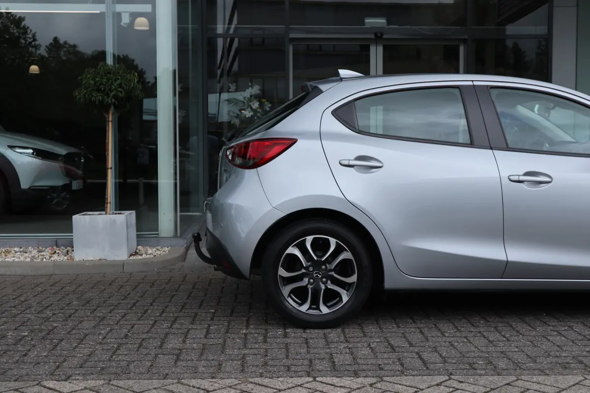 1.5 Skyactiv-G Dynamic+ Airco / Cruise / Navi / LM-Velgen / Audio