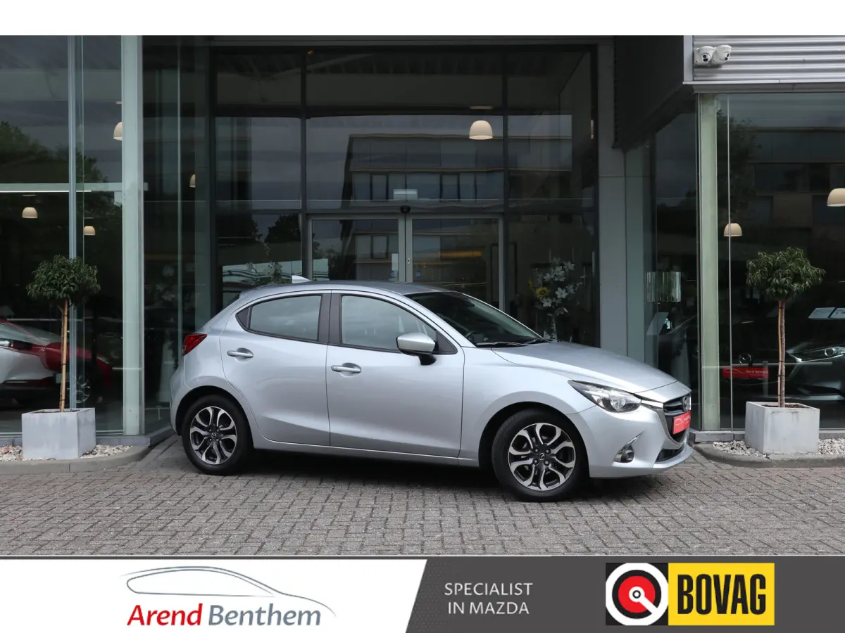 1.5 Skyactiv-G Dynamic+ Airco / Cruise / Navi / LM-Velgen / Audio