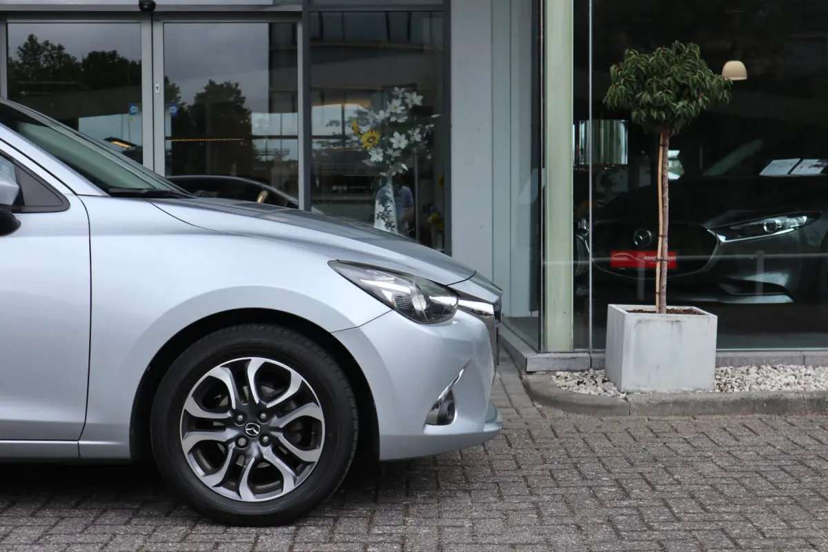 1.5 Skyactiv-G Dynamic+ Airco / Cruise / Navi / LM-Velgen / Audio