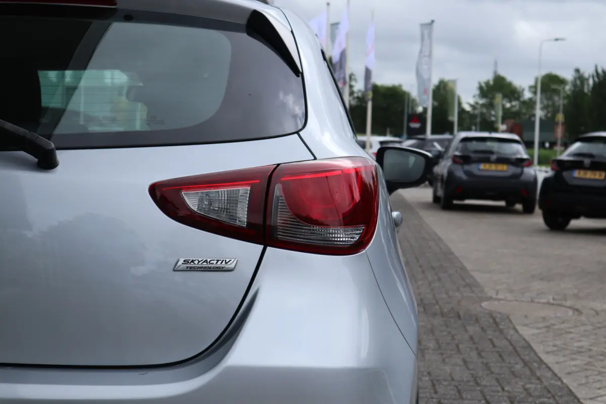 1.5 Skyactiv-G Dynamic+ Airco / Cruise / Navi / LM-Velgen / Audio