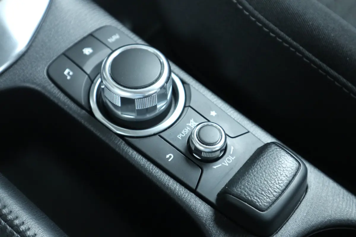 1.5 Skyactiv-G Dynamic+ Airco / Cruise / Navi / LM-Velgen / Audio