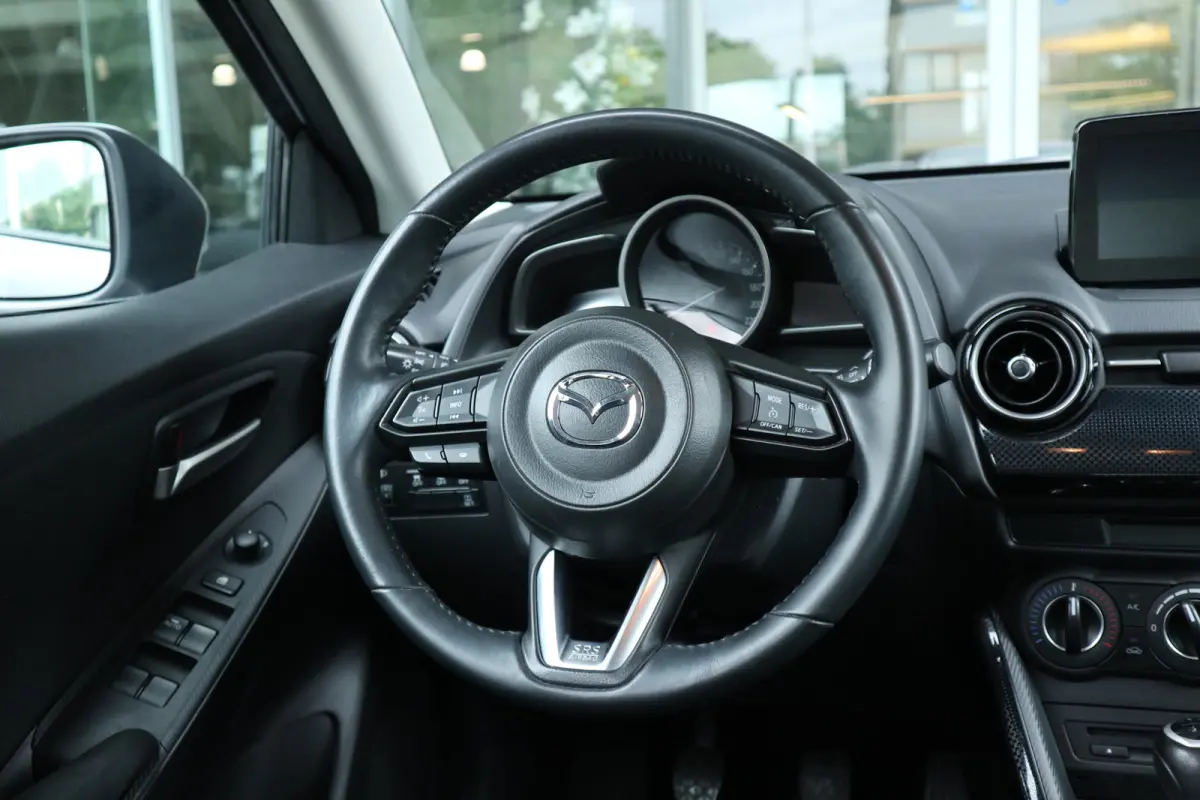 1.5 Skyactiv-G Dynamic+ Airco / Cruise / Navi / LM-Velgen / Audio