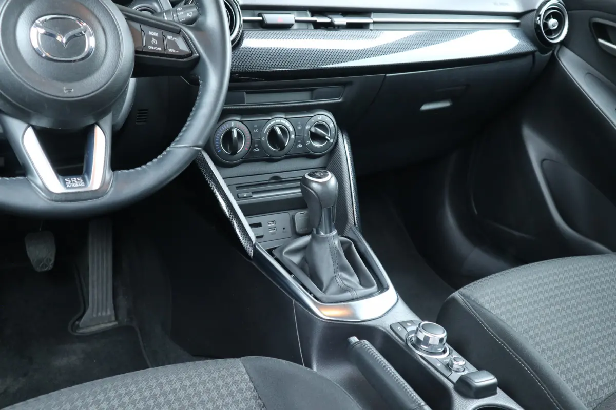 1.5 Skyactiv-G Dynamic+ Airco / Cruise / Navi / LM-Velgen / Audio