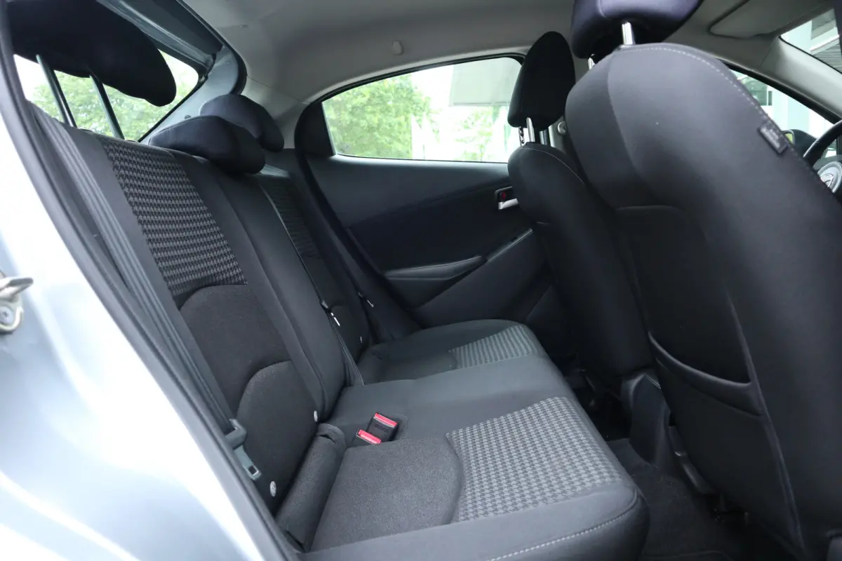 1.5 Skyactiv-G Dynamic+ Airco / Cruise / Navi / LM-Velgen / Audio