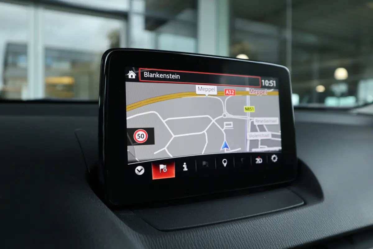 1.5 Skyactiv-G Dynamic+ Airco / Cruise / Navi / LM-Velgen / Audio
