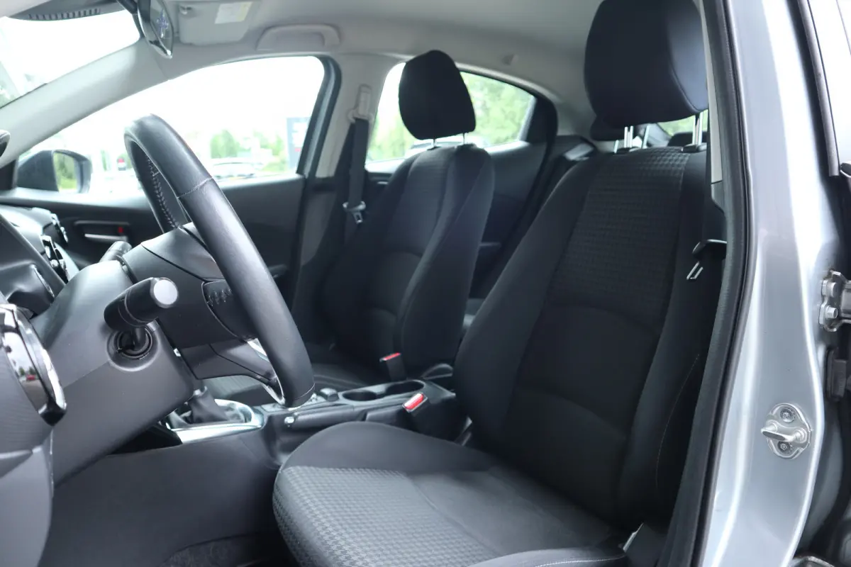1.5 Skyactiv-G Dynamic+ Airco / Cruise / Navi / LM-Velgen / Audio