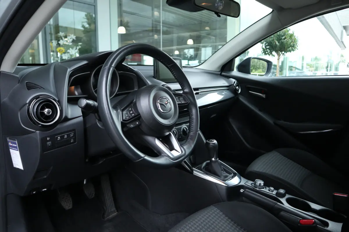 1.5 Skyactiv-G Dynamic+ Airco / Cruise / Navi / LM-Velgen / Audio