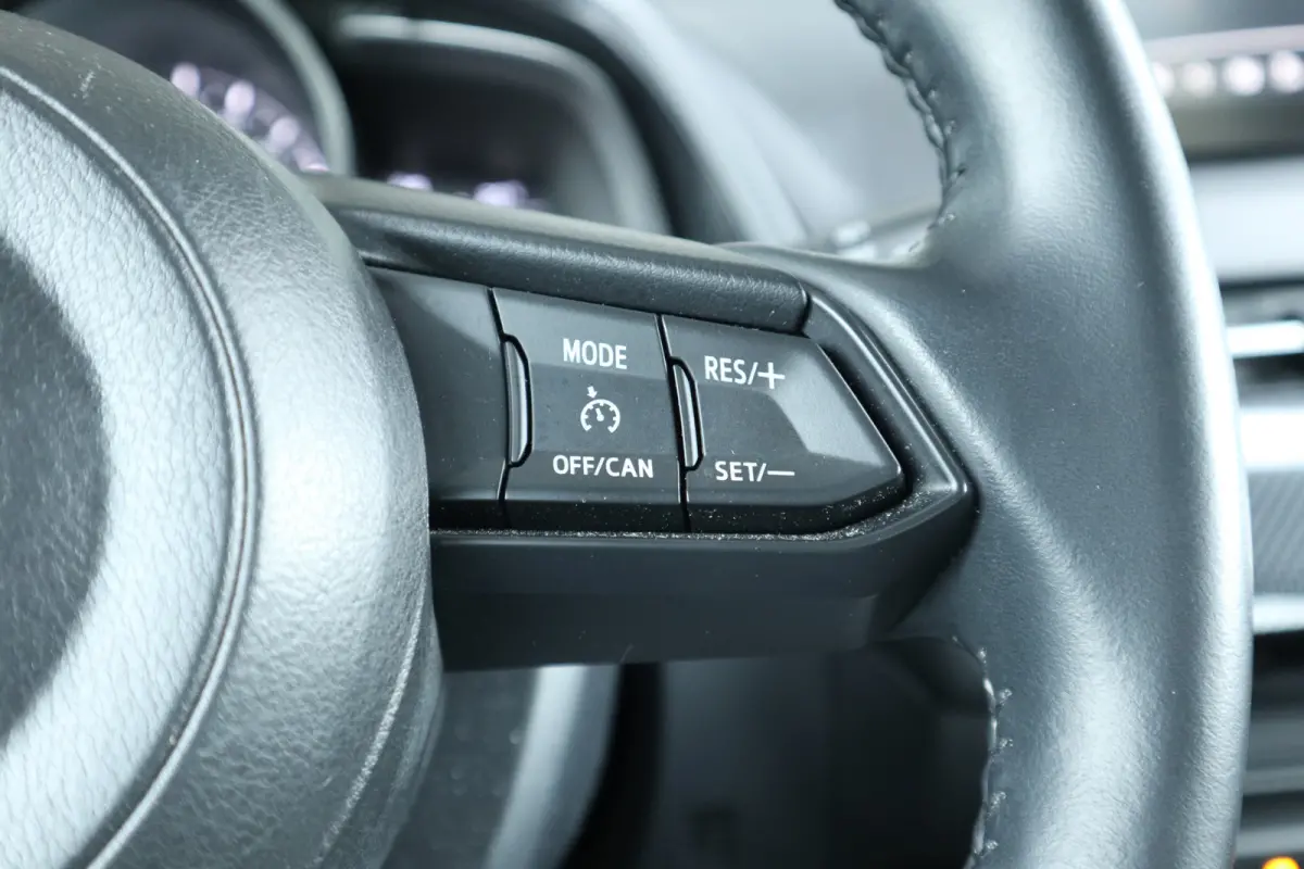 1.5 Skyactiv-G Dynamic+ Airco / Cruise / Navi / LM-Velgen / Audio