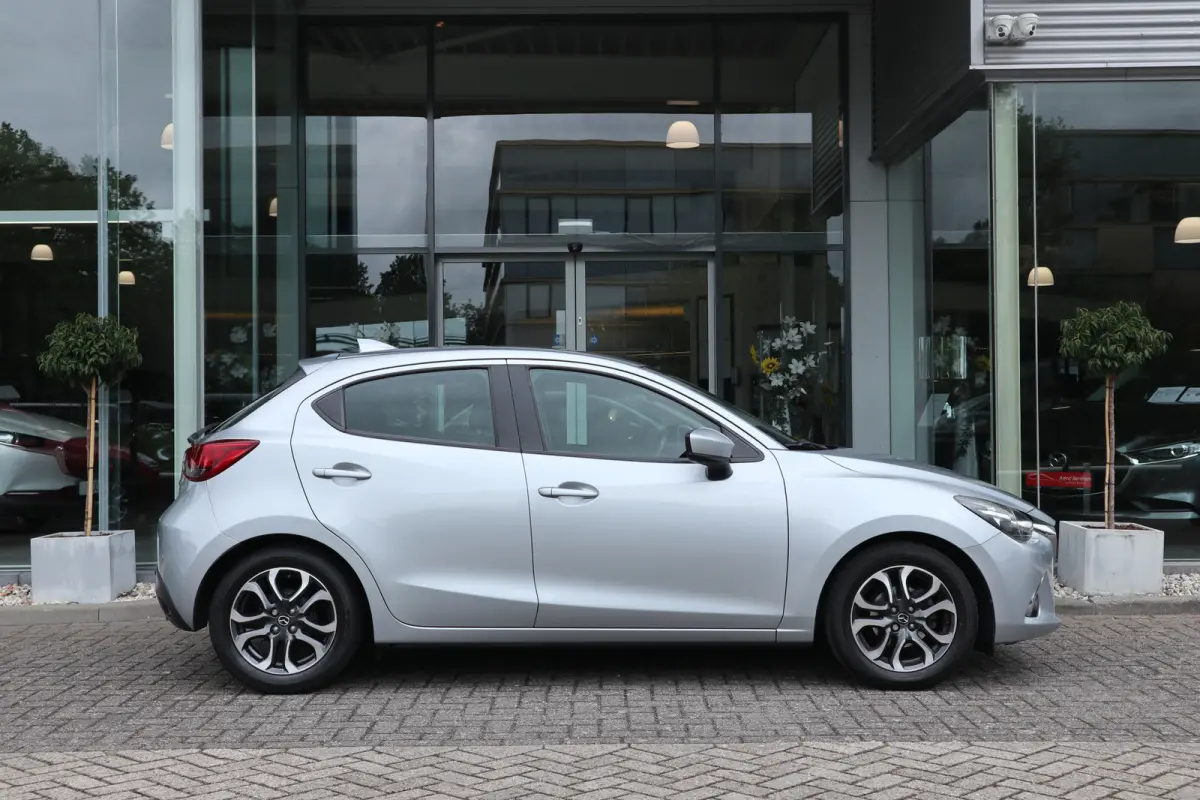 1.5 Skyactiv-G Dynamic+ Airco / Cruise / Navi / LM-Velgen / Audio