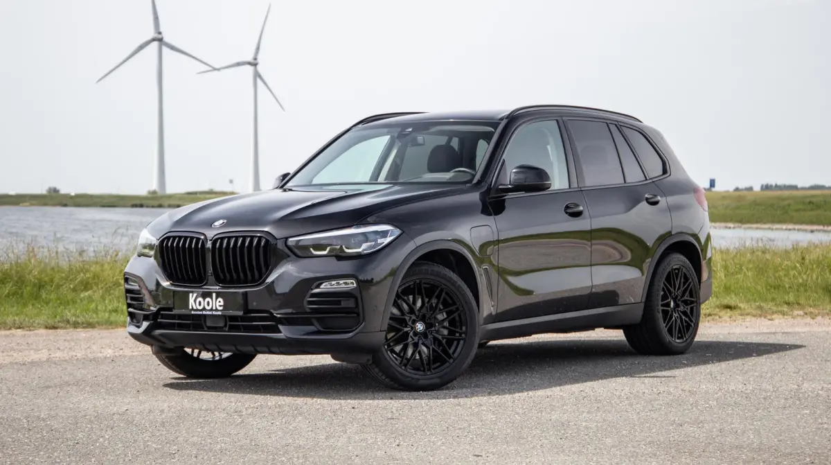 xDrive45e Executive CARPLAY / CAMERA / DEALER ONDERHOUDEN / LEER / STOELVERWARMING / BLACK ON BLACK
