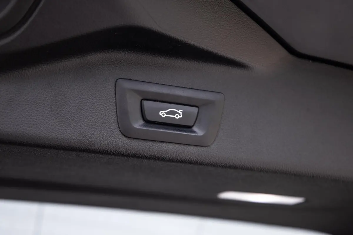 xDrive45e Executive CARPLAY / CAMERA / DEALER ONDERHOUDEN / LEER / STOELVERWARMING / BLACK ON BLACK