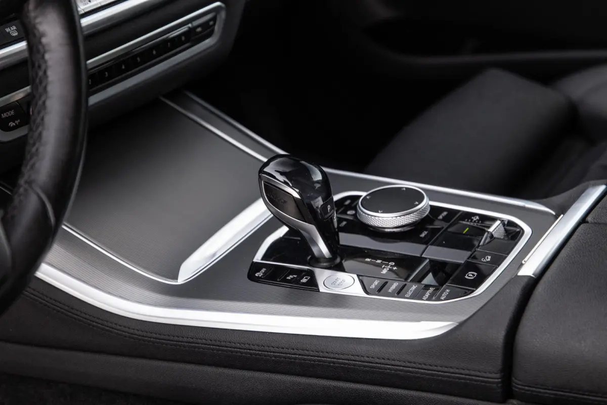 xDrive45e Executive CARPLAY / CAMERA / DEALER ONDERHOUDEN / LEER / STOELVERWARMING / BLACK ON BLACK