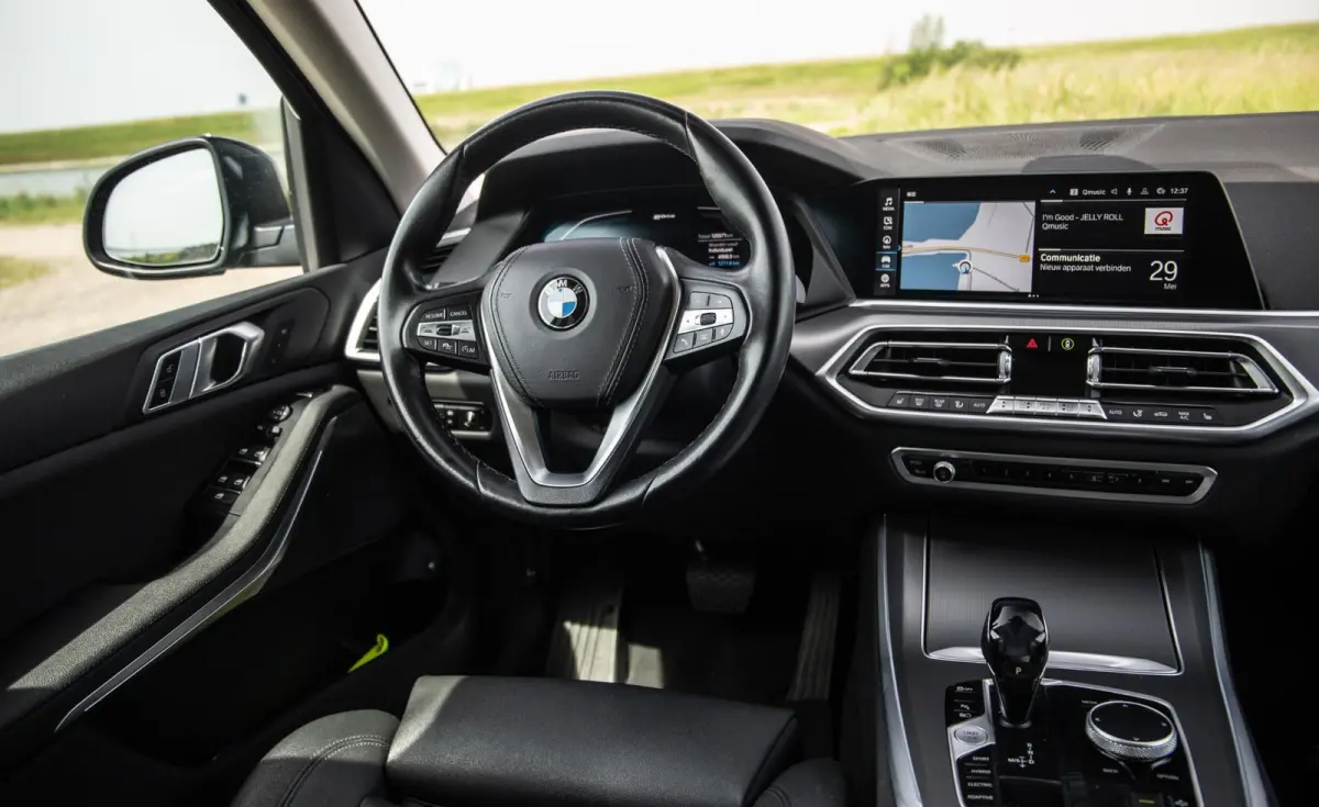 xDrive45e Executive CARPLAY / CAMERA / DEALER ONDERHOUDEN / LEER / STOELVERWARMING / BLACK ON BLACK