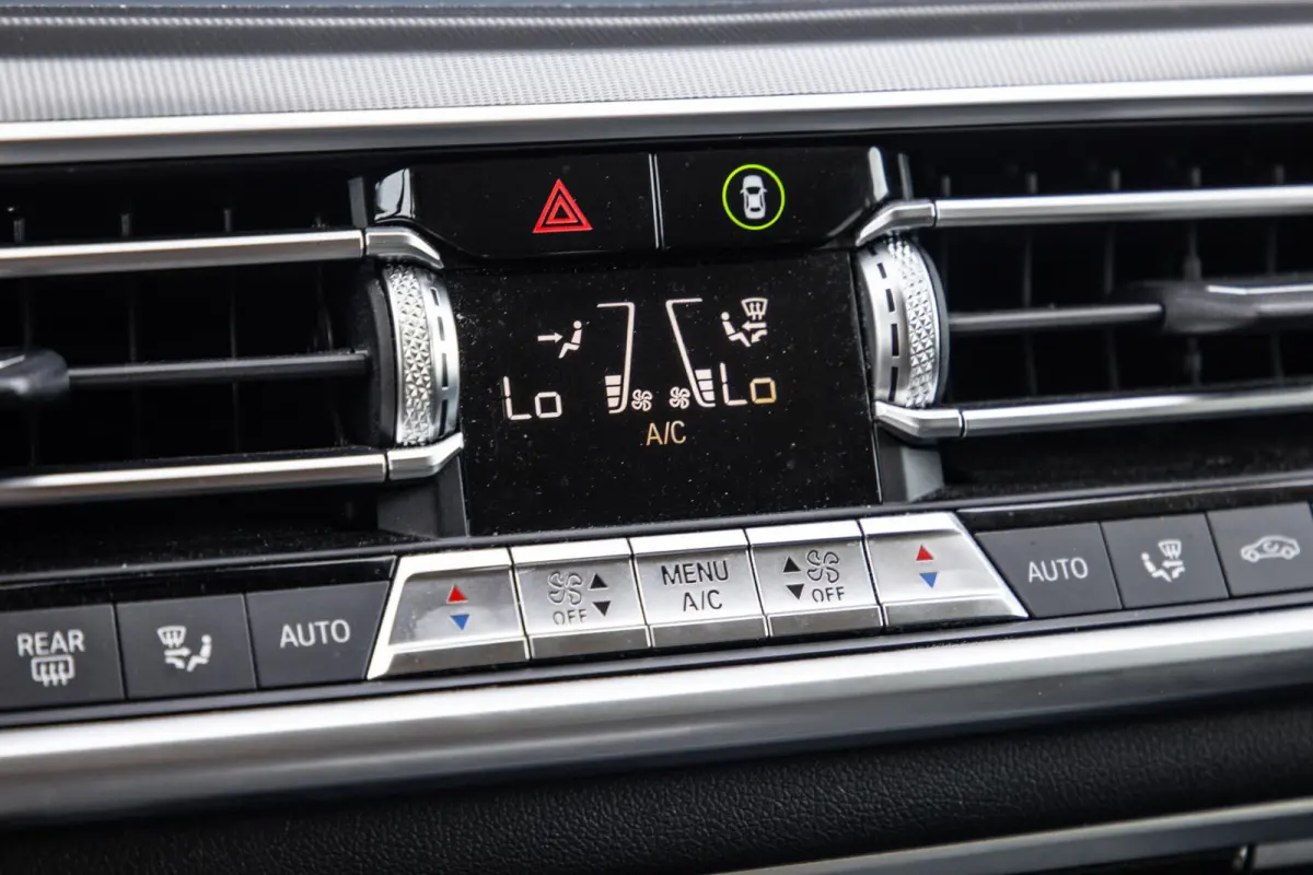 xDrive45e Executive CARPLAY / CAMERA / DEALER ONDERHOUDEN / LEER / STOELVERWARMING / BLACK ON BLACK