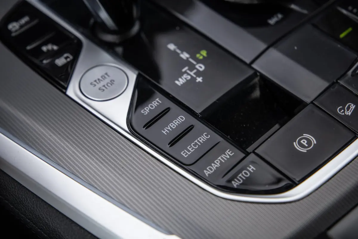 xDrive45e Executive CARPLAY / CAMERA / DEALER ONDERHOUDEN / LEER / STOELVERWARMING / BLACK ON BLACK