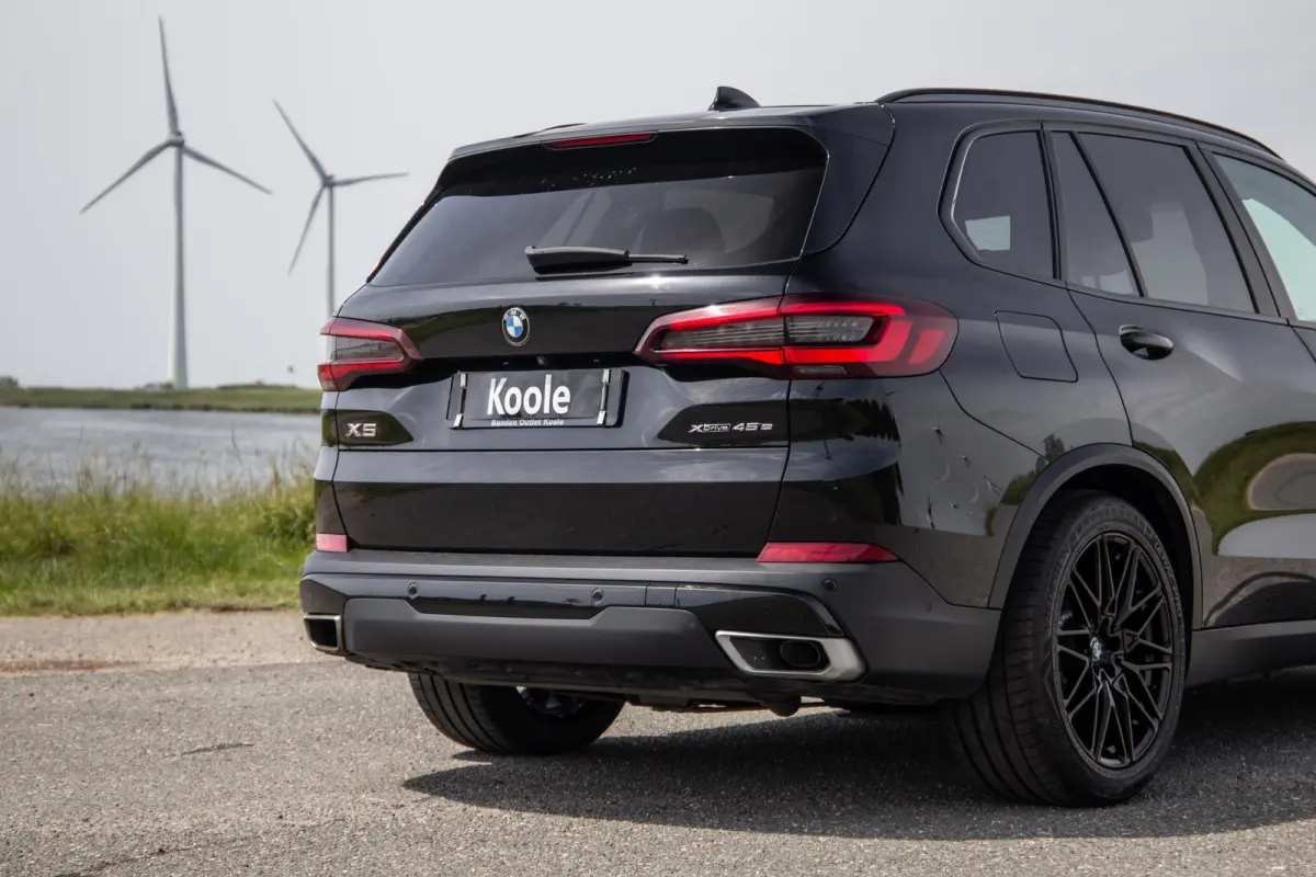 xDrive45e Executive CARPLAY / CAMERA / DEALER ONDERHOUDEN / LEER / STOELVERWARMING / BLACK ON BLACK