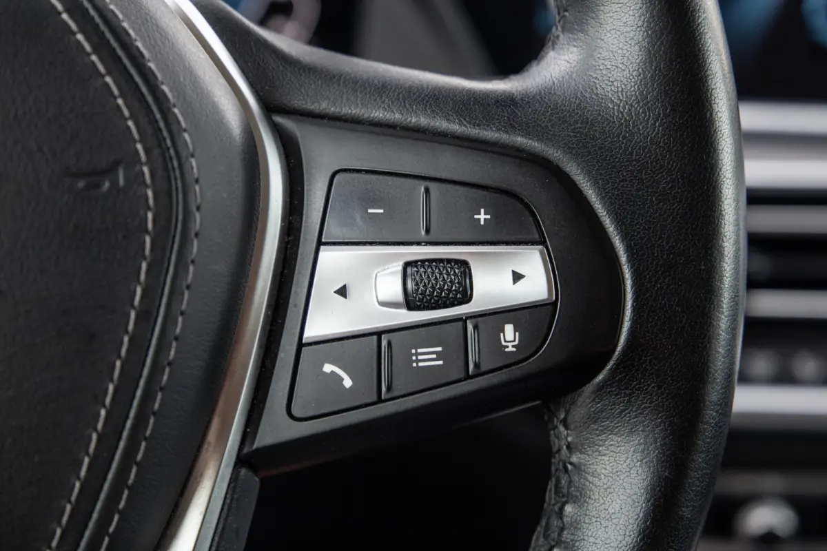 xDrive45e Executive CARPLAY / CAMERA / DEALER ONDERHOUDEN / LEER / STOELVERWARMING / BLACK ON BLACK
