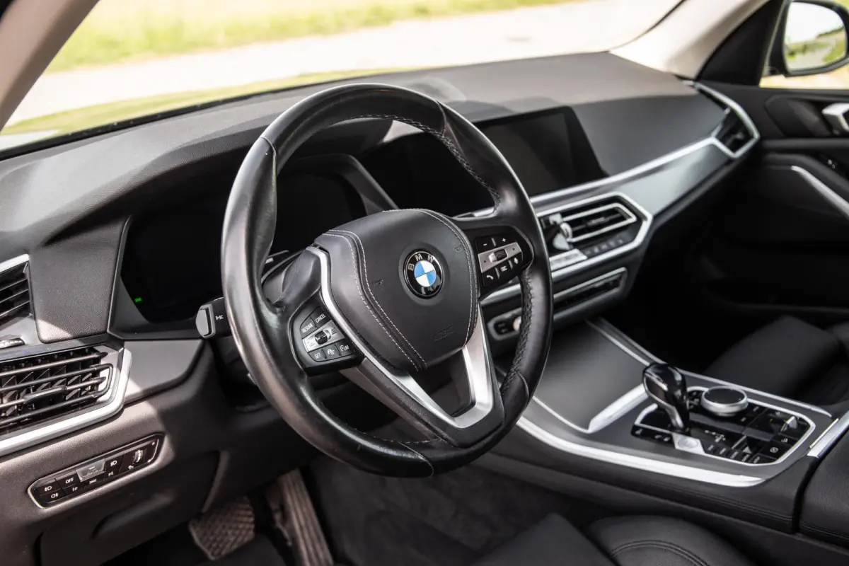 xDrive45e Executive CARPLAY / CAMERA / DEALER ONDERHOUDEN / LEER / STOELVERWARMING / BLACK ON BLACK