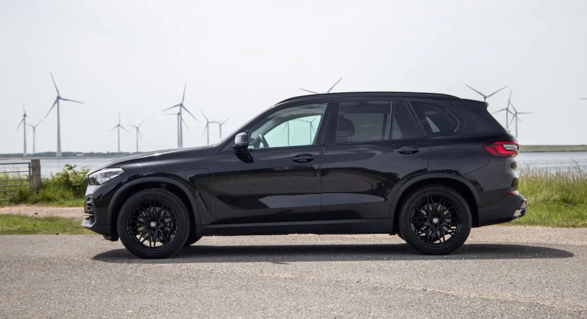 xDrive45e Executive CARPLAY / CAMERA / DEALER ONDERHOUDEN / LEER / STOELVERWARMING / BLACK ON BLACK