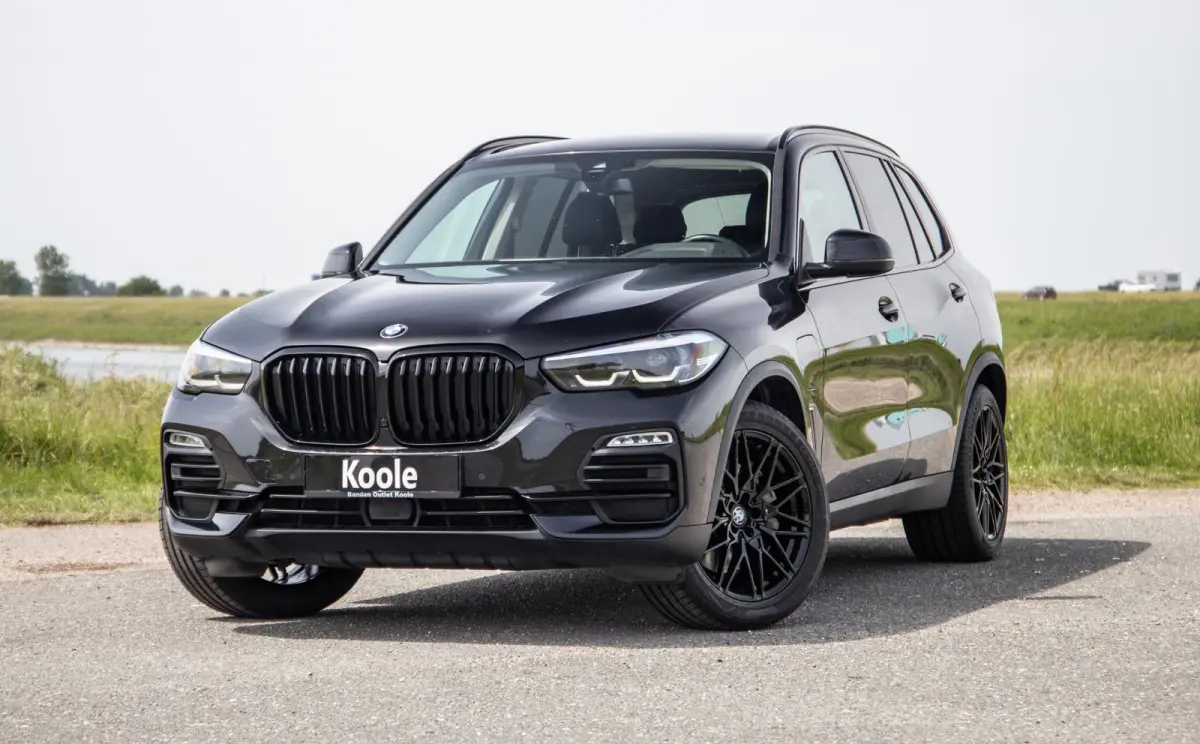 xDrive45e Executive CARPLAY / CAMERA / DEALER ONDERHOUDEN / LEER / STOELVERWARMING / BLACK ON BLACK