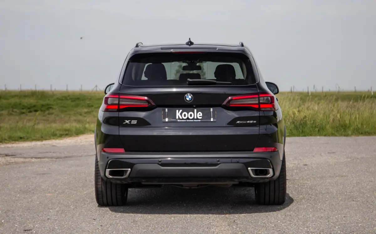 xDrive45e Executive CARPLAY / CAMERA / DEALER ONDERHOUDEN / LEER / STOELVERWARMING / BLACK ON BLACK