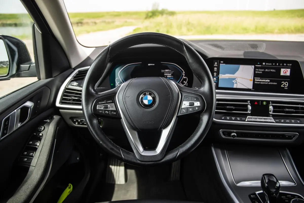 xDrive45e Executive CARPLAY / CAMERA / DEALER ONDERHOUDEN / LEER / STOELVERWARMING / BLACK ON BLACK