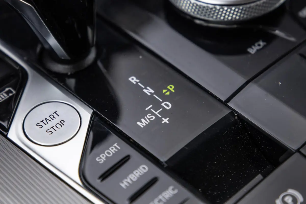 xDrive45e Executive CARPLAY / CAMERA / DEALER ONDERHOUDEN / LEER / STOELVERWARMING / BLACK ON BLACK