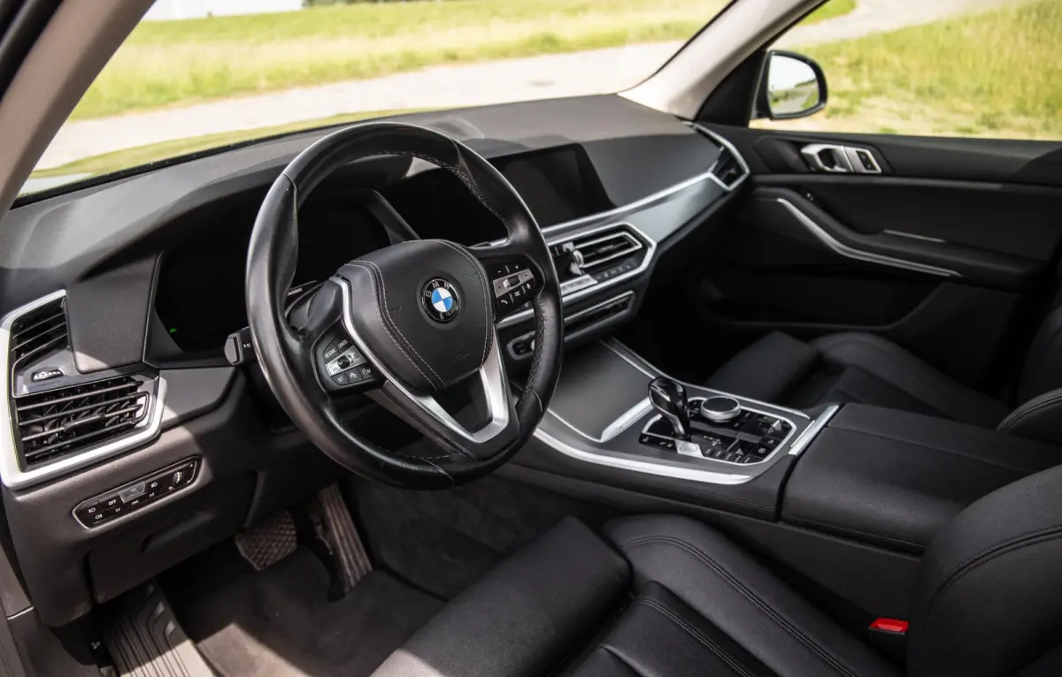 xDrive45e Executive CARPLAY / CAMERA / DEALER ONDERHOUDEN / LEER / STOELVERWARMING / BLACK ON BLACK