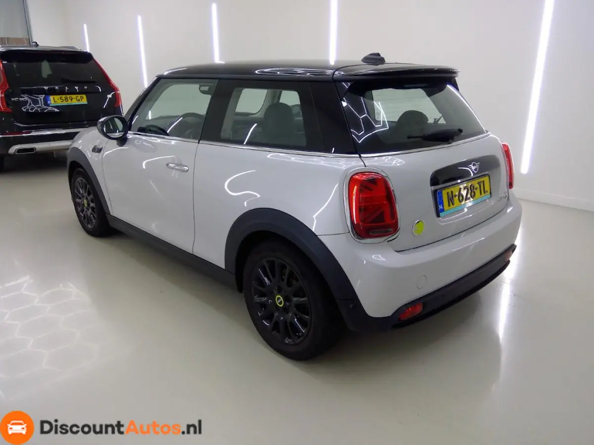 Business Edition 33 kWh - 98% SoH - White silver