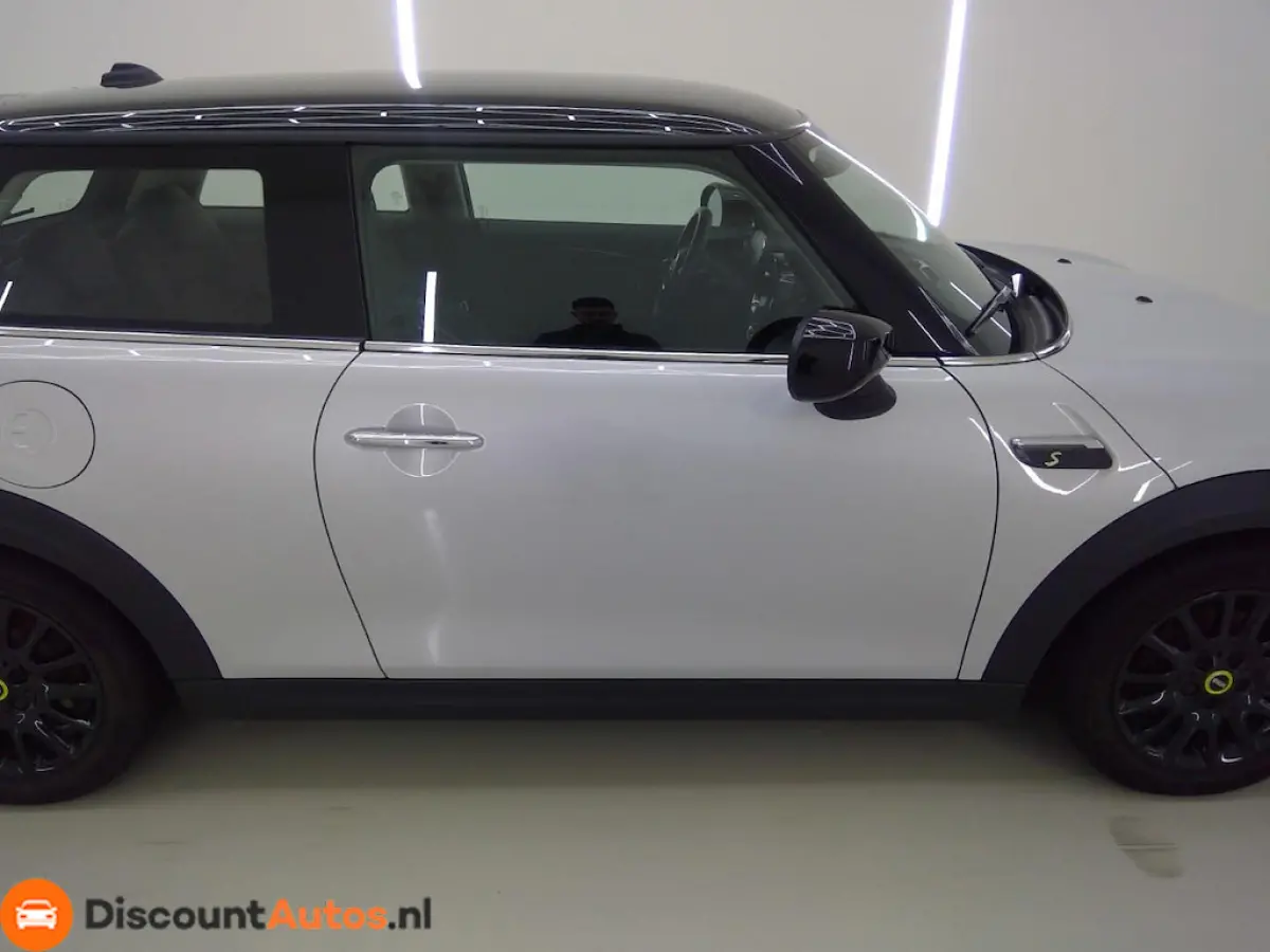 Business Edition 33 kWh - 98% SoH - White silver
