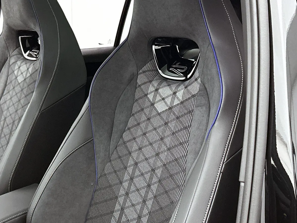 1.5 eHybrid R-Line Edition 204 PK Plug in Hybride | Panoramadak | Black Style | Apple Carplay | 360 Camera | Stoelverwarming | Navigatie | Achterklep elektrisch | Keyless Access | Head-Up di