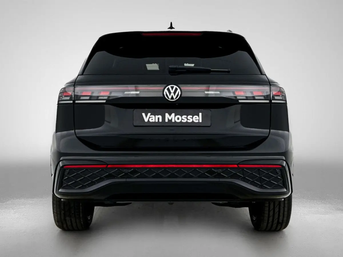 1.5 eHybrid R-Line Edition 204 PK Plug in Hybride | Panoramadak | Black Style | Apple Carplay | 360 Camera | Stoelverwarming | Navigatie | Achterklep elektrisch | Keyless Access | Head-Up di