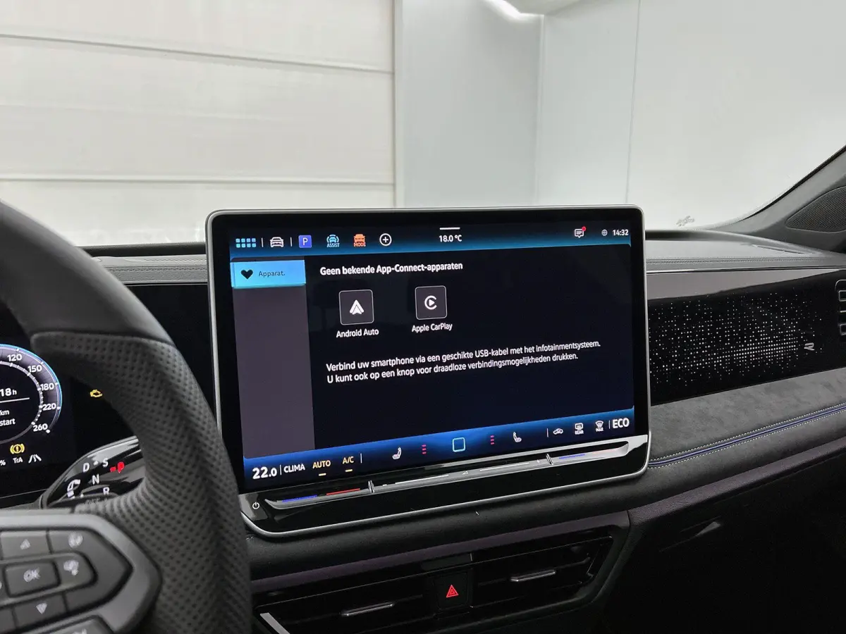 1.5 eHybrid R-Line Edition 204 PK Plug in Hybride | Panoramadak | Black Style | Apple Carplay | 360 Camera | Stoelverwarming | Navigatie | Achterklep elektrisch | Keyless Access | Head-Up di