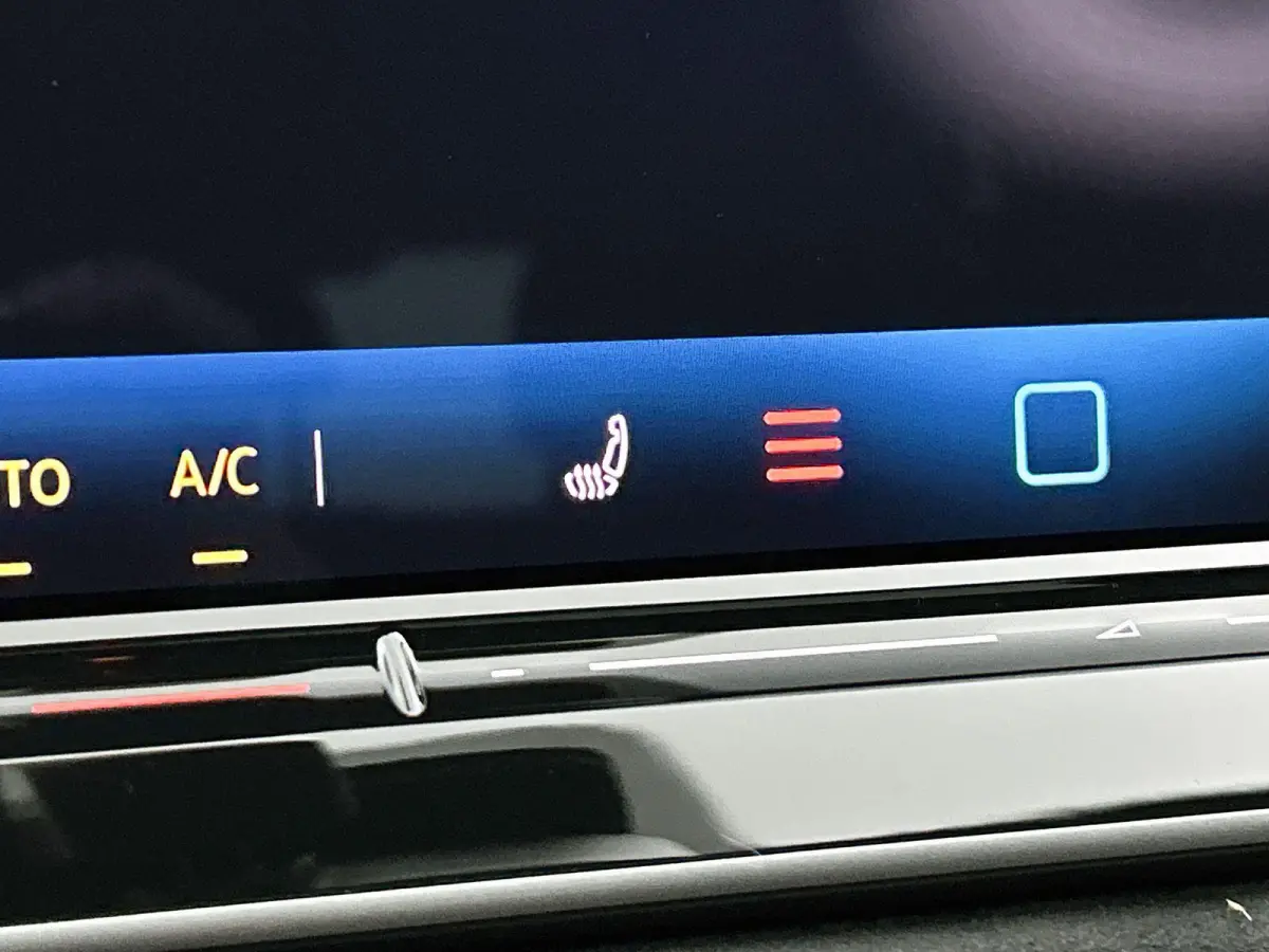 1.5 eHybrid R-Line Edition 204 PK Plug in Hybride | Panoramadak | Black Style | Apple Carplay | 360 Camera | Stoelverwarming | Navigatie | Achterklep elektrisch | Keyless Access | Head-Up di