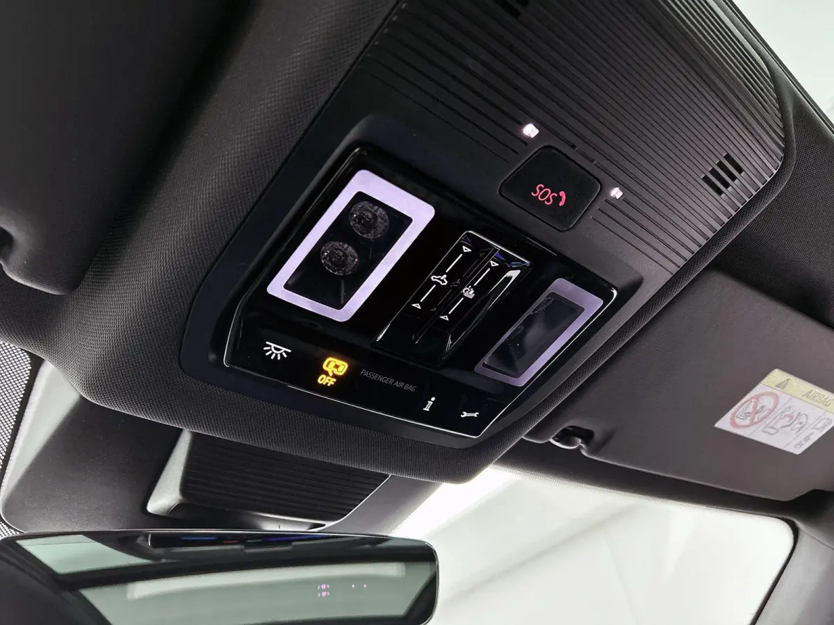 1.5 eHybrid R-Line Edition 204 PK Plug in Hybride | Panoramadak | Black Style | Apple Carplay | 360 Camera | Stoelverwarming | Navigatie | Achterklep elektrisch | Keyless Access | Head-Up di