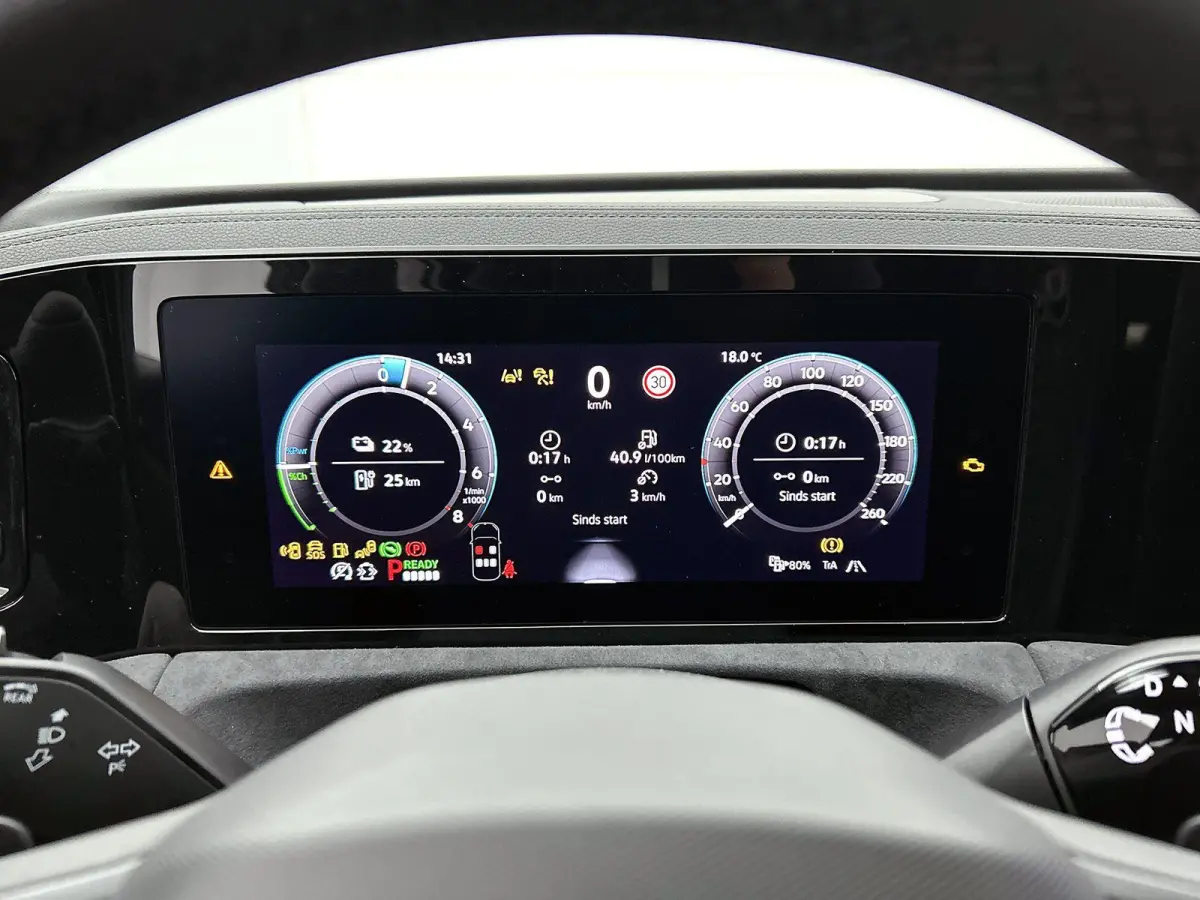 1.5 eHybrid R-Line Edition 204 PK Plug in Hybride | Panoramadak | Black Style | Apple Carplay | 360 Camera | Stoelverwarming | Navigatie | Achterklep elektrisch | Keyless Access | Head-Up di
