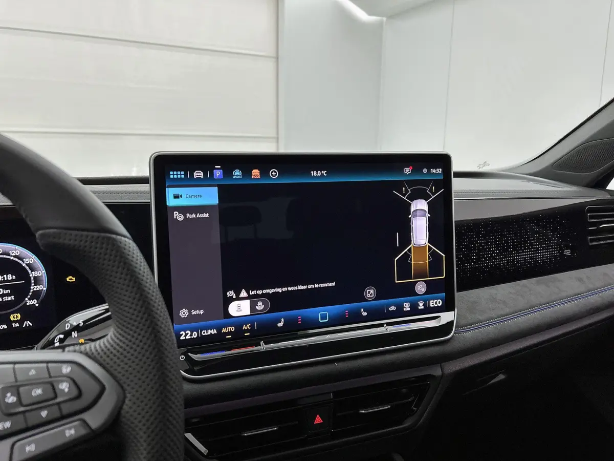 1.5 eHybrid R-Line Edition 204 PK Plug in Hybride | Panoramadak | Black Style | Apple Carplay | 360 Camera | Stoelverwarming | Navigatie | Achterklep elektrisch | Keyless Access | Head-Up di