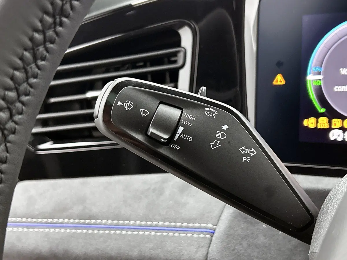1.5 eHybrid R-Line Edition 204 PK Plug in Hybride | Panoramadak | Black Style | Apple Carplay | 360 Camera | Stoelverwarming | Navigatie | Achterklep elektrisch | Keyless Access | Head-Up di