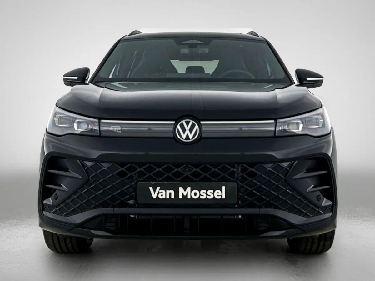 1.5 eHybrid R-Line Edition 204 PK Plug in Hybride | Panoramadak | Black Style | Apple Carplay | 360 Camera | Stoelverwarming | Navigatie | Achterklep elektrisch | Keyless Access | Head-Up di