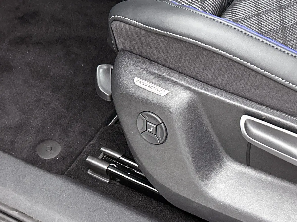 1.5 eHybrid R-Line Edition 204 PK Plug in Hybride | Panoramadak | Black Style | Apple Carplay | 360 Camera | Stoelverwarming | Navigatie | Achterklep elektrisch | Keyless Access | Head-Up di
