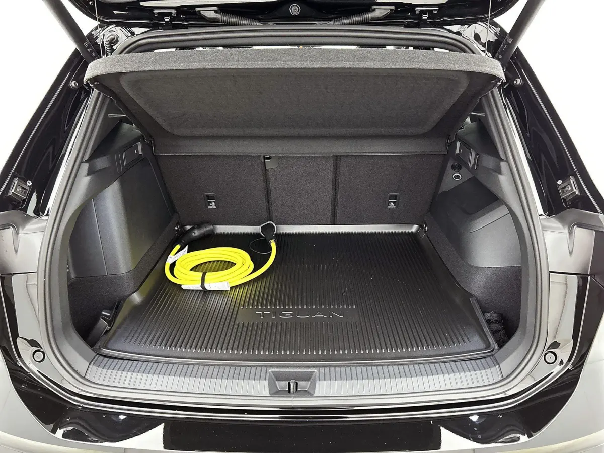1.5 eHybrid R-Line Edition 204 PK Plug in Hybride | Panoramadak | Black Style | Apple Carplay | 360 Camera | Stoelverwarming | Navigatie | Achterklep elektrisch | Keyless Access | Head-Up di