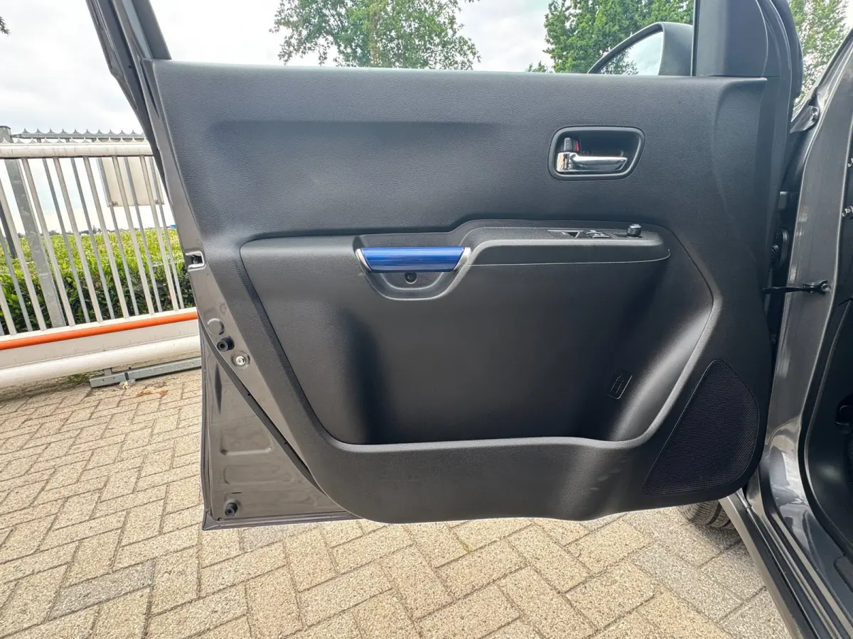 1.2 Smart Hybrid Select 2025 / CAMERA / HOGE INSTAP / CARPLAY / STOELVERWARMING / 16INCH LMV