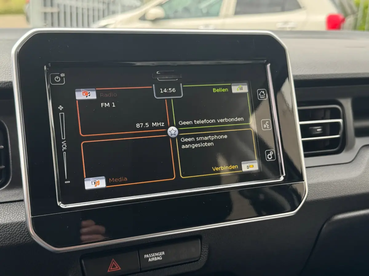1.2 Smart Hybrid Select 2025 / CAMERA / HOGE INSTAP / CARPLAY / STOELVERWARMING / 16INCH LMV