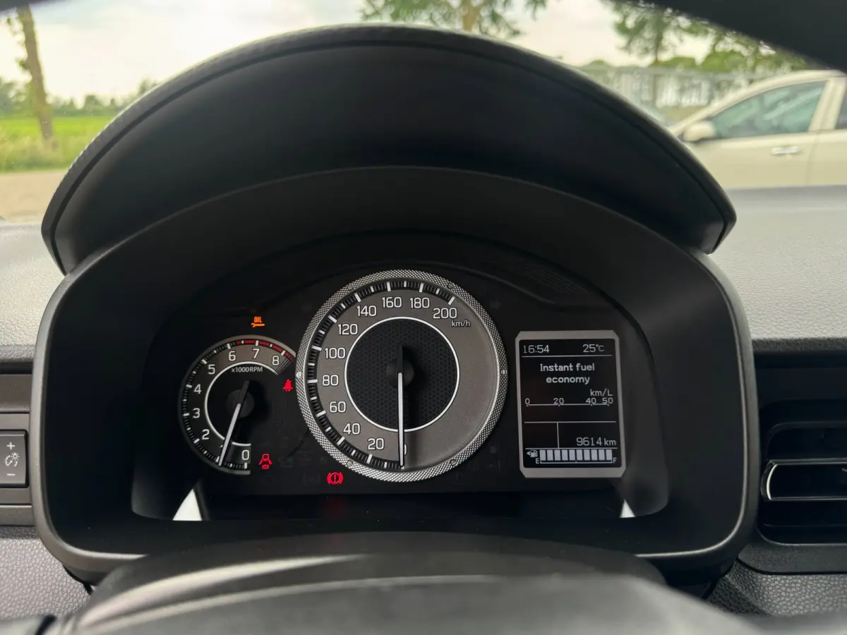 1.2 Smart Hybrid Select 2025 / CAMERA / HOGE INSTAP / CARPLAY / STOELVERWARMING / 16INCH LMV