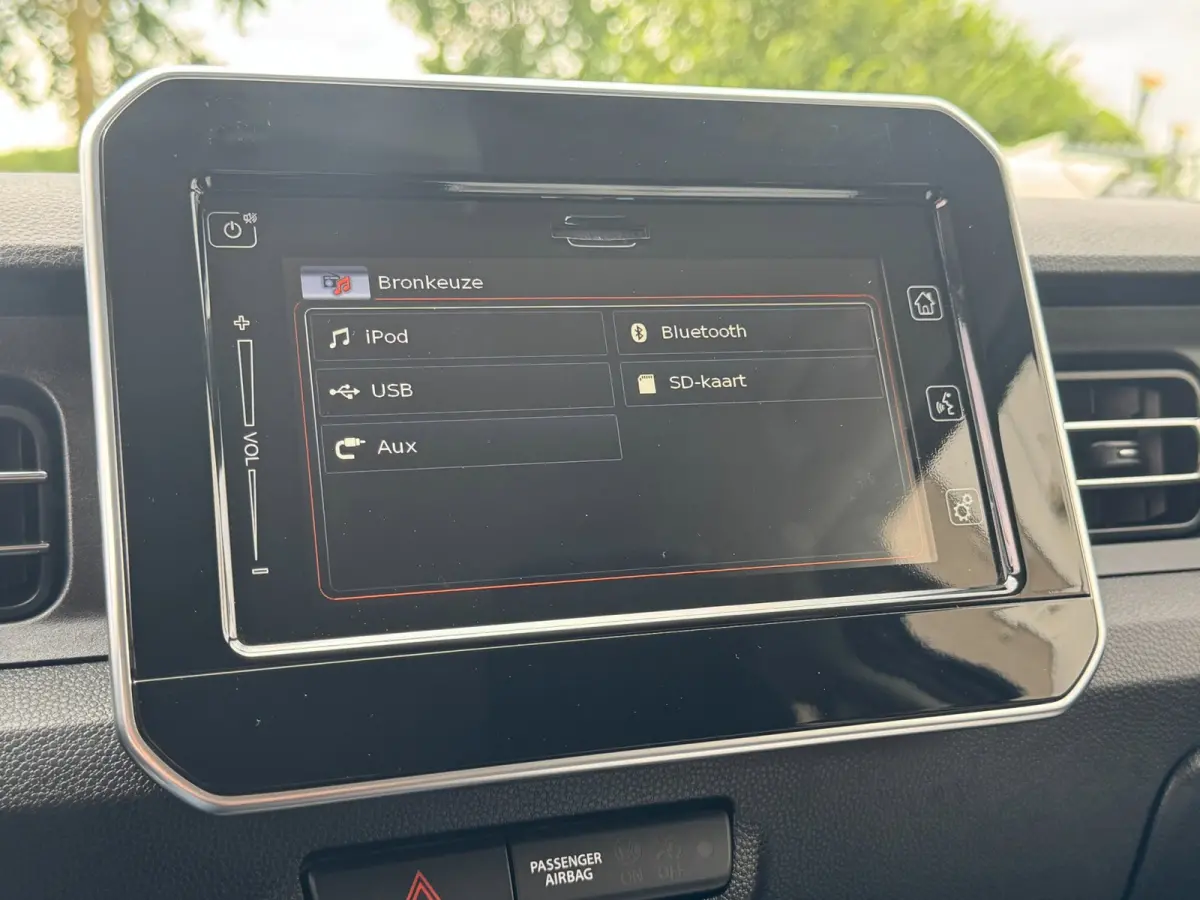 1.2 Smart Hybrid Select 2025 / CAMERA / HOGE INSTAP / CARPLAY / STOELVERWARMING / 16INCH LMV