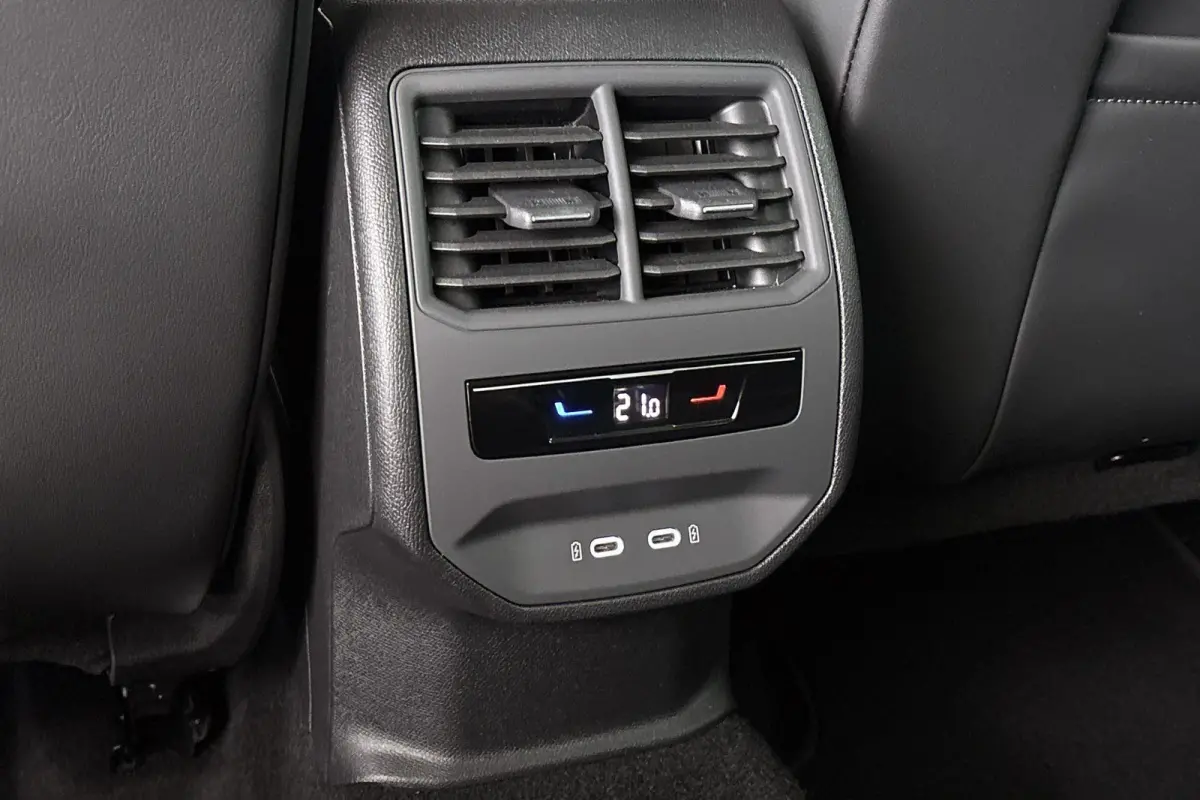 1.4 e-Hybrid Business Stuur-Stoelverwarming Achteruitrijcamera Keyless Apple Carplay
